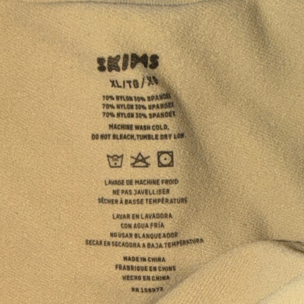 SKIMS XL NEVER WORN W/o tags WITH P HOLE Seamless Beige Bodysuitstopunder boobs